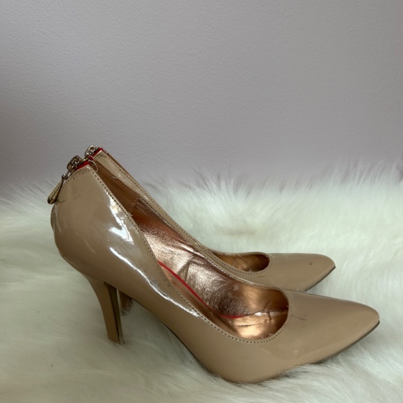 Madden girl nude pumps with red and gold detail zipper - Picture 5 of 5